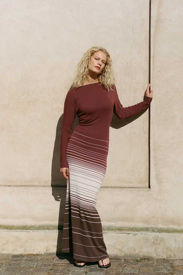 Idun Maxi Dress Accordion Stripe Bordeaux - Faithfull the Brand INT Idun Maxi Dress Accordion Stripe Bordeaux - Faithfull the Brand INT