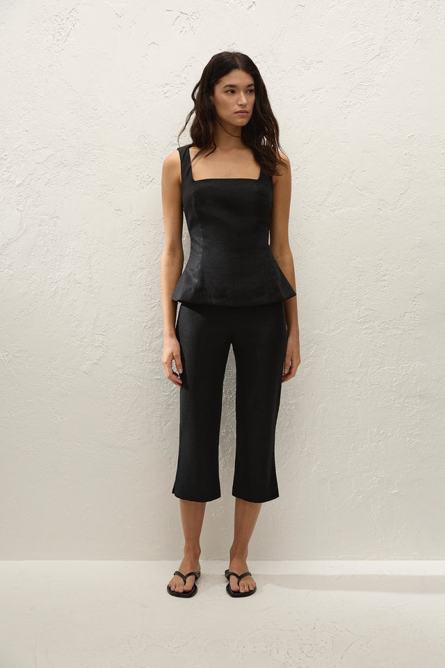 Valeria Capri Black