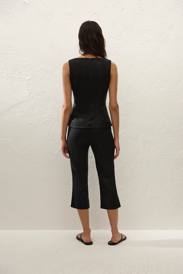 Valeria Capri Black
