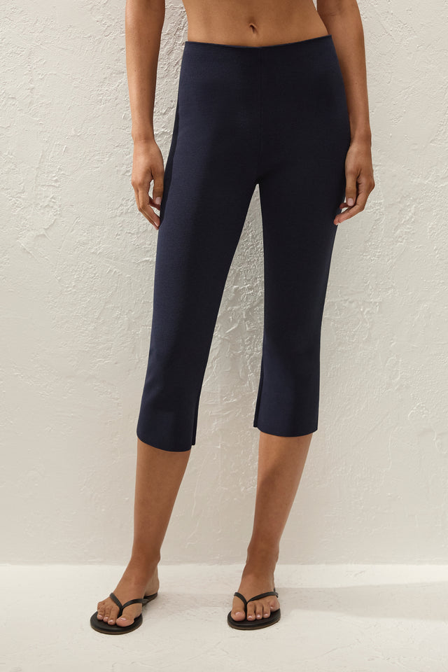 Leandra Capri Pant Navy
