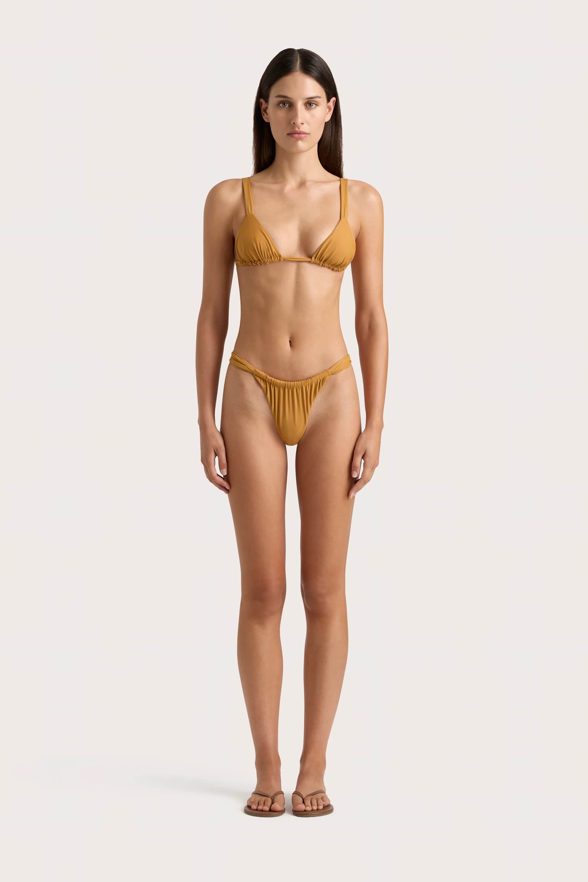 FAITHFULL THE BRAND フェイスフルザブランド　ビキニトップス FAITHFULL THE BRAND Sol Bikini Top in Verde | REVOLVE
