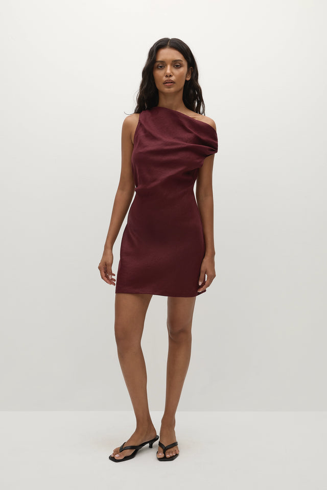 bordeaux mini dress SHORT BORDEAUX DRESS WITH CAPE